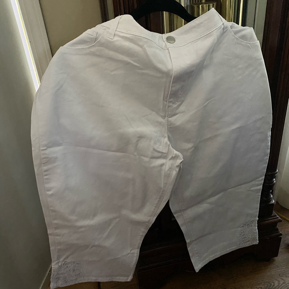 White dress capris with lace applicas at the bottom